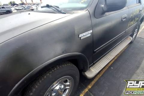 Photo of 2002 Ford Expedition