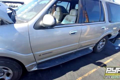 Photo of 2002 Lincoln Navigator