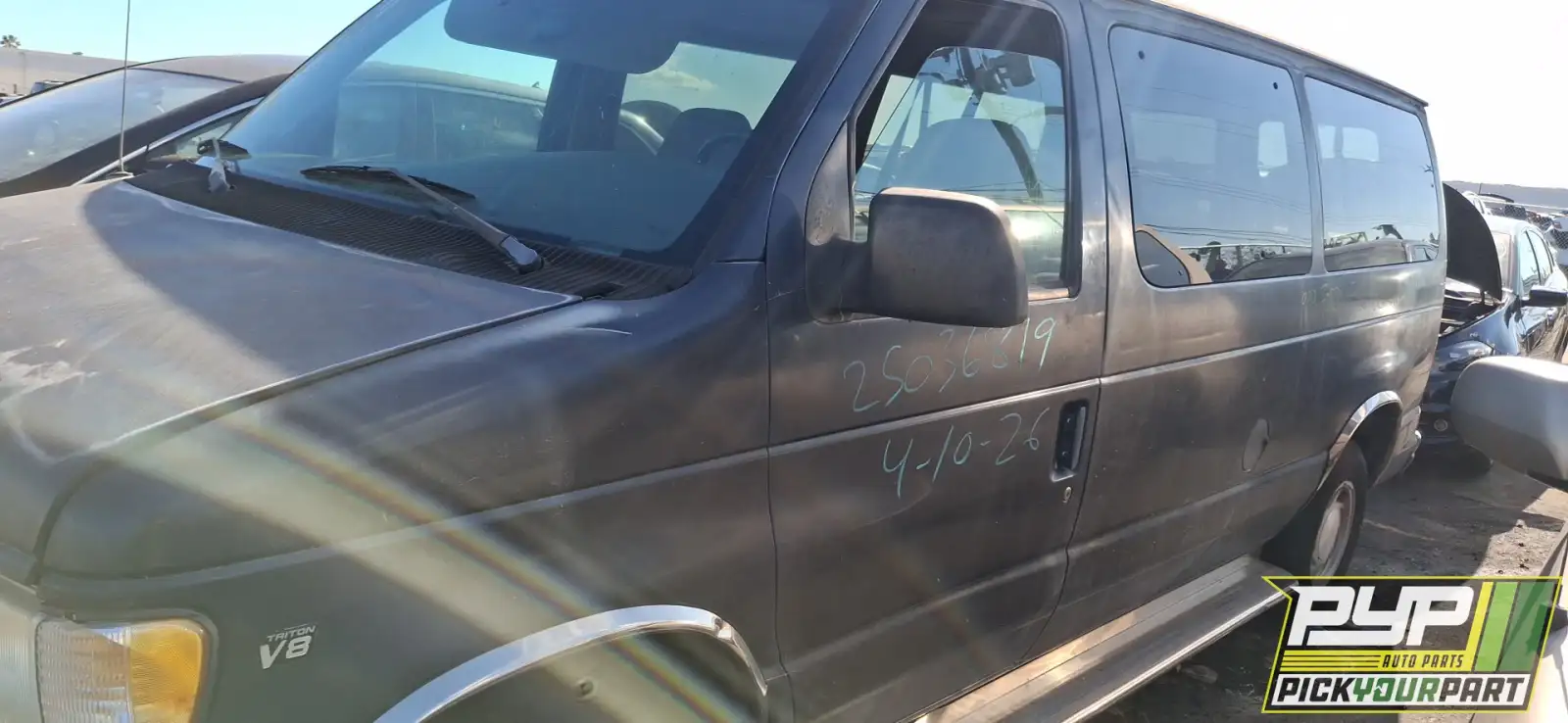 Photo of 1999 Ford E-150 Econoline Club Wagon