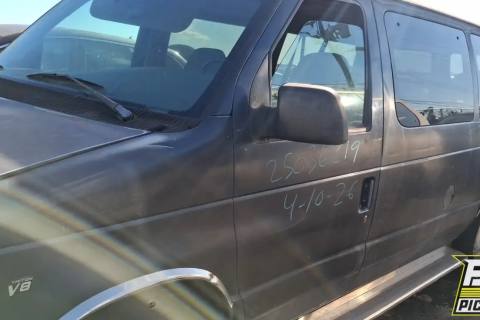 Photo of 1999 Ford E-150 Econoline Club Wagon