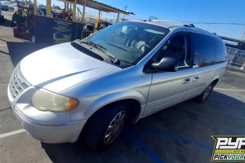 Photo of 2006 Chrysler Town & Country