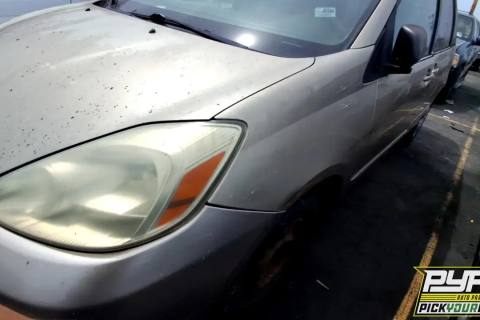 Photo of 2004 Toyota Sienna