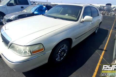 Photo of 2006 Lincoln Town Car