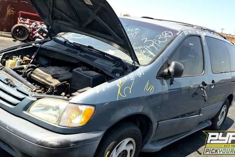 Photo of 2001 Toyota Sienna