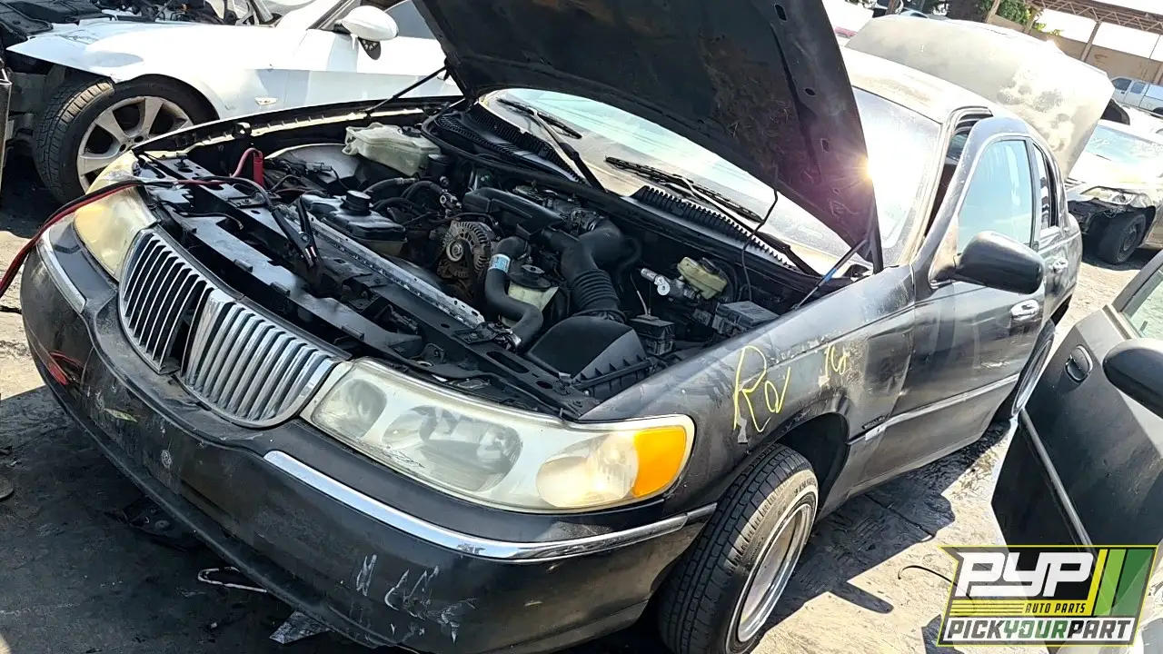 Photo of 2000 Lincoln Town Car