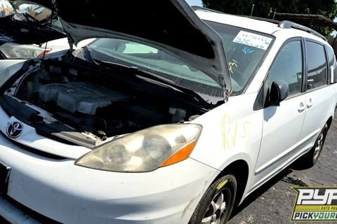 Photo of 2010 Toyota Sienna