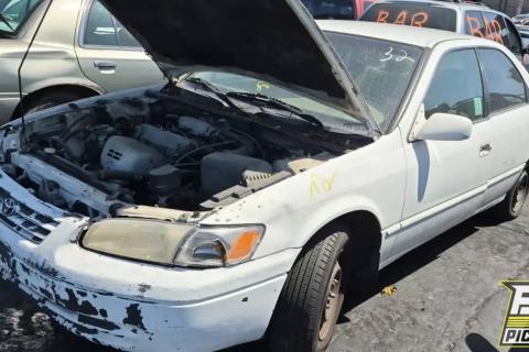 Photo of 1999 Toyota Camry