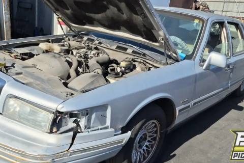 Photo of 1997 Lincoln Town Car