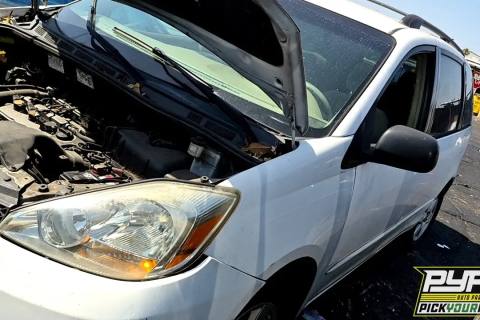 Photo of 2004 Toyota Sienna