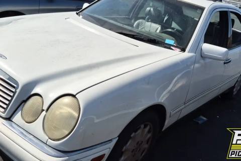 Photo of 1998 Mercedes-Benz E320
