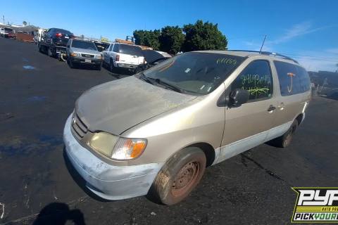 Photo of 2003 Toyota Sienna