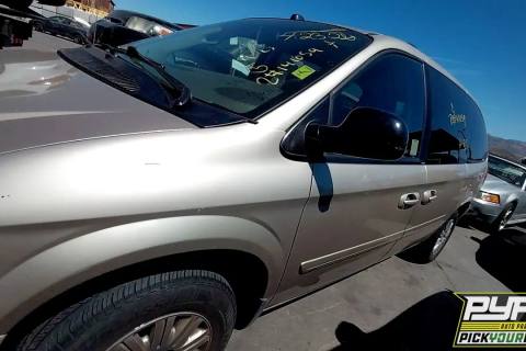Photo of 2005 Chrysler Town & Country