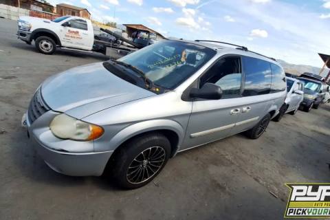 Photo of 2006 Chrysler Town & Country