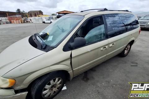 Photo of 2005 Chrysler Town & Country