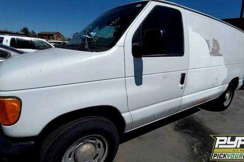 Photo of 2005 Ford E-150