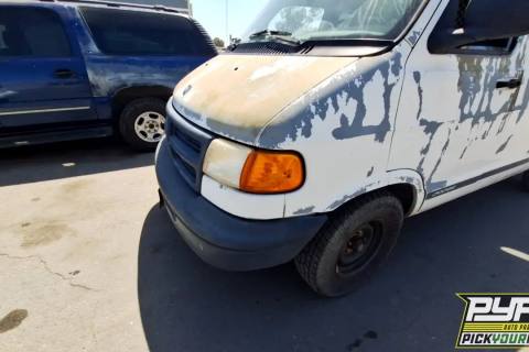 Photo of 2000 Dodge Ram 1500 Van