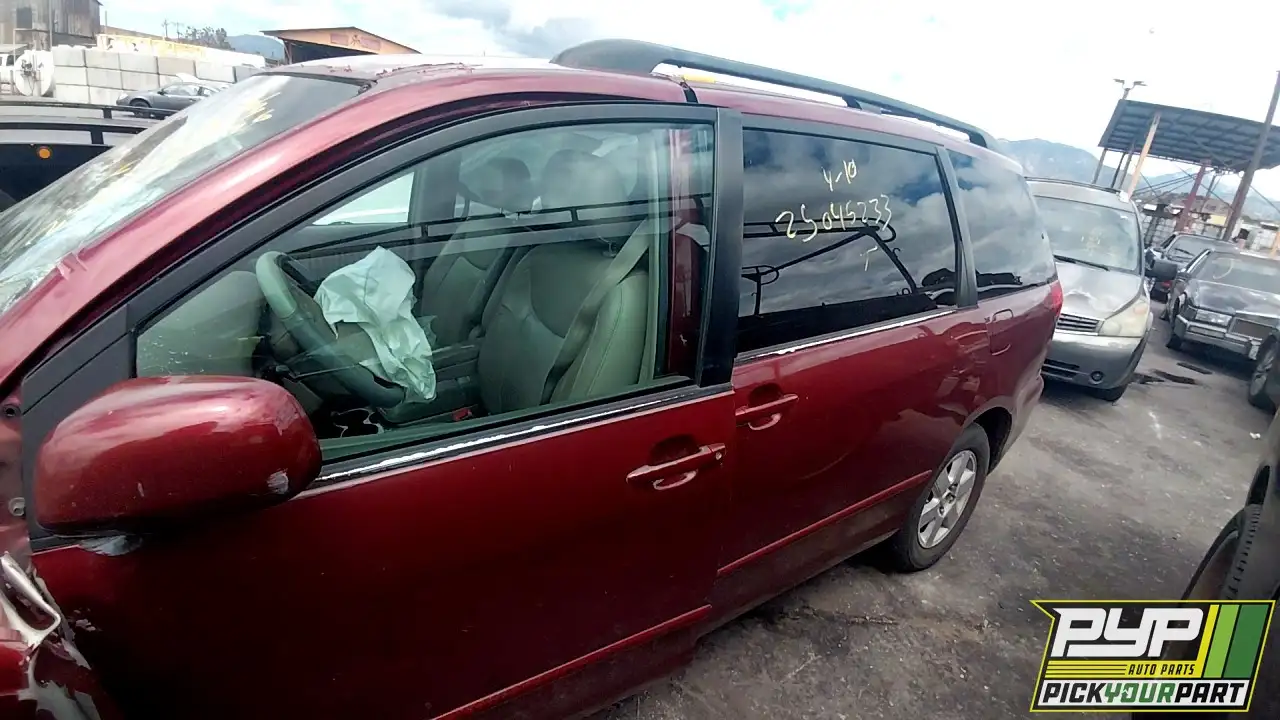 Photo of 2004 Toyota Sienna