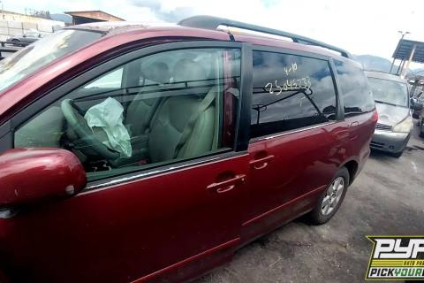 Photo of 2004 Toyota Sienna