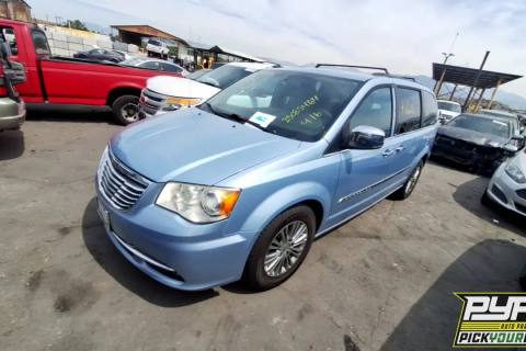 Photo of 2013 Chrysler Town & Country