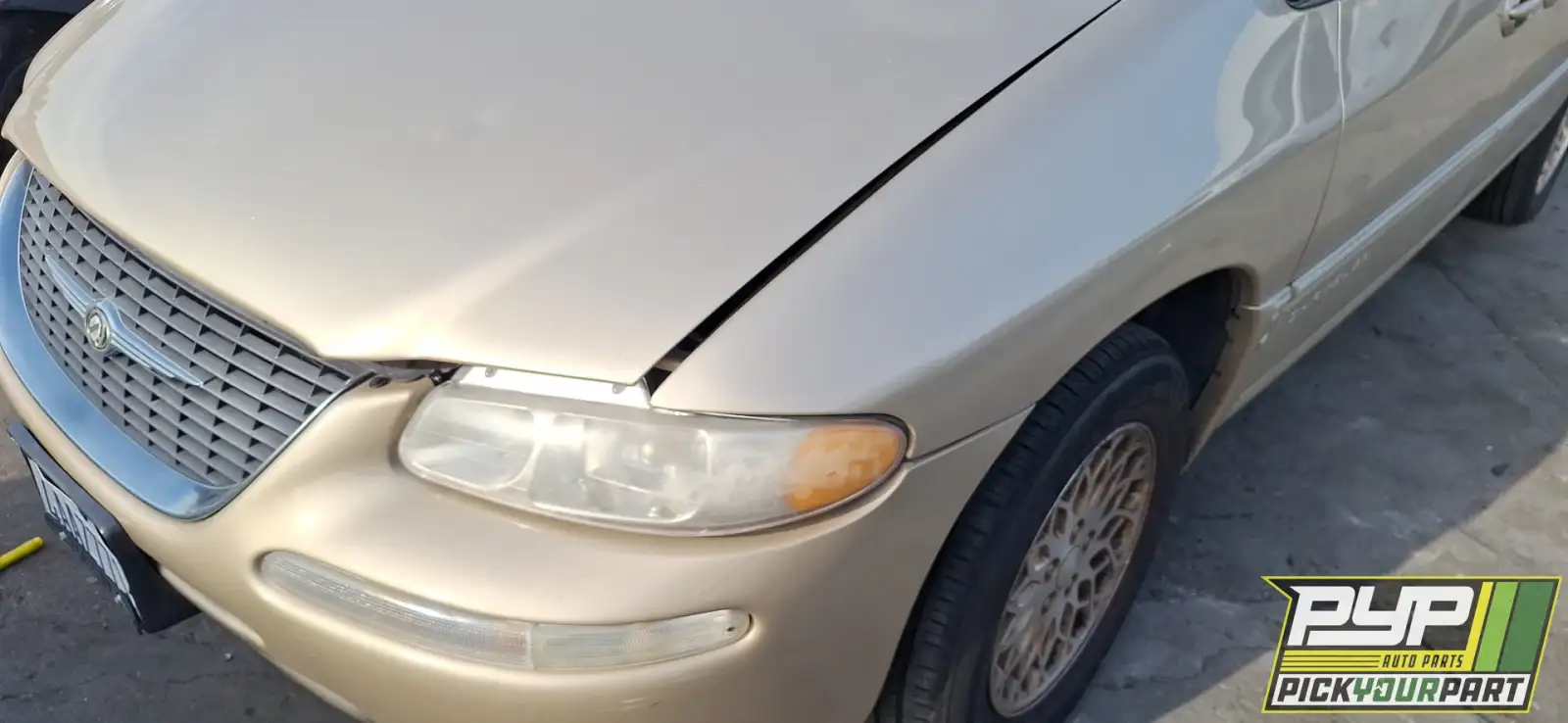 Photo of 1998 Chrysler Town & Country