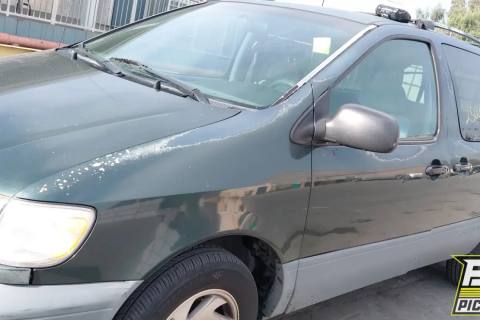 Photo of 1999 Toyota Sienna