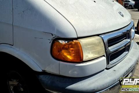 Photo of 2003 Dodge Ram 1500 Van
