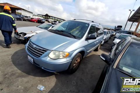 Photo of 2006 Chrysler Town & Country