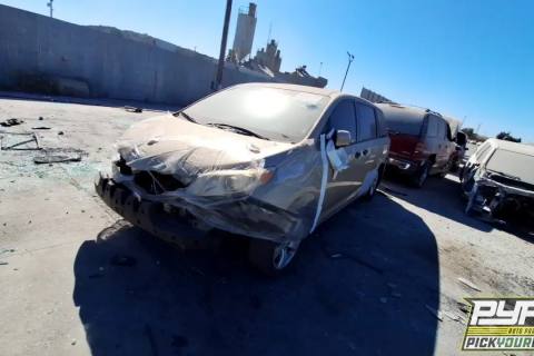Photo of 2011 Toyota Sienna