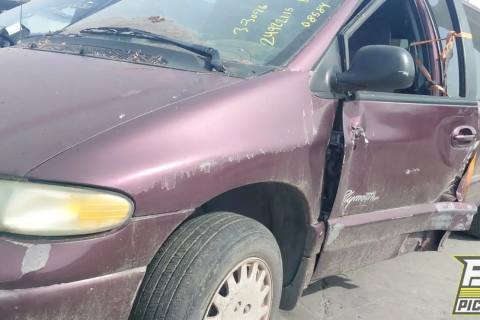 Photo of 1999 Plymouth Grand Voyager