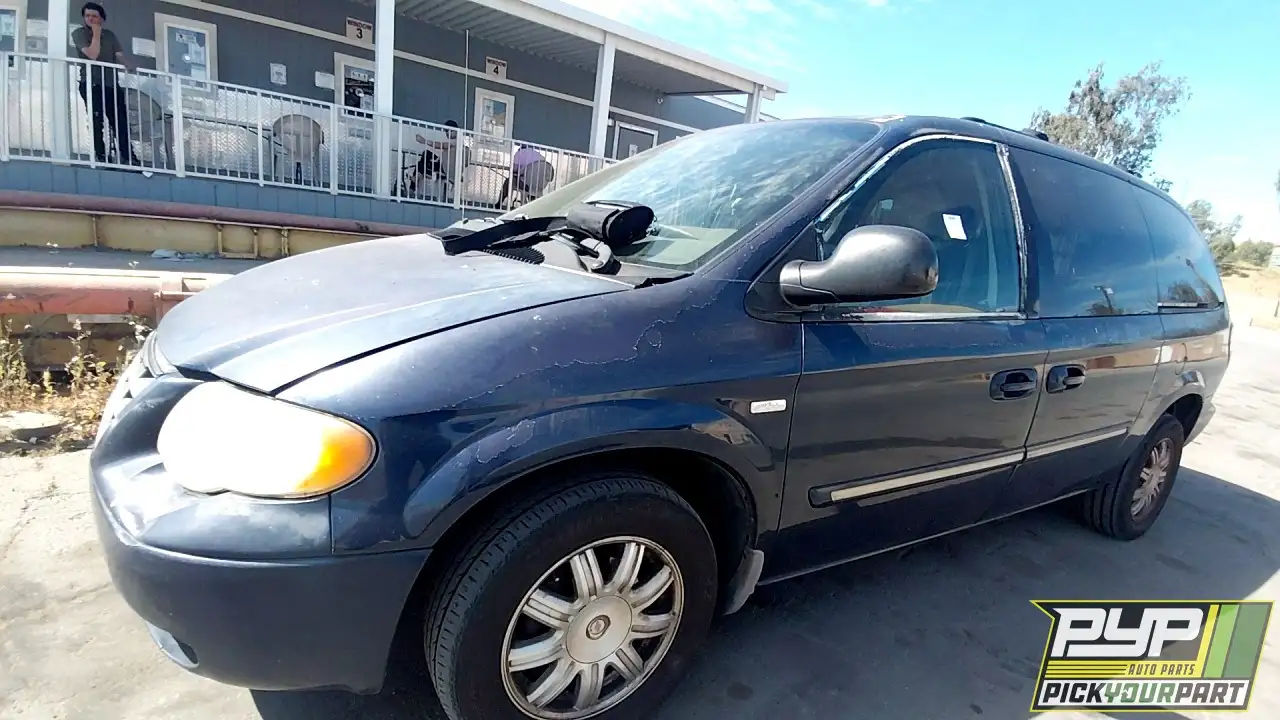 Photo of 2005 Chrysler Town & Country