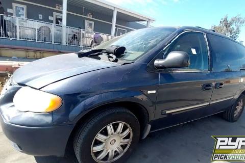 Photo of 2005 Chrysler Town & Country
