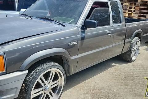Photo of 1987 Mazda B2000