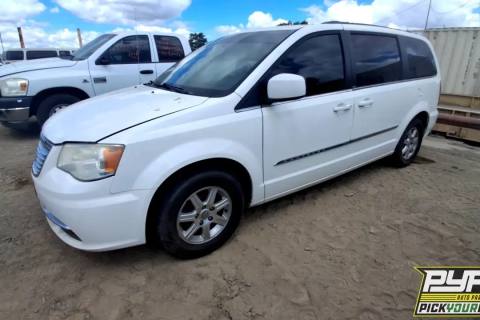 Photo of 2013 Chrysler Town & Country