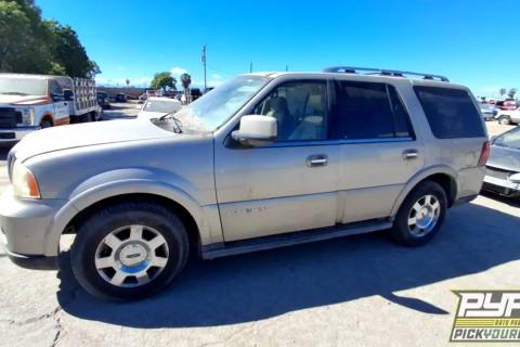 Photo of 2005 Lincoln Navigator