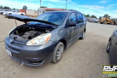 Photo of 2004 Toyota Sienna