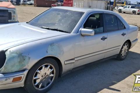 Photo of 1999 Mercedes-Benz E320