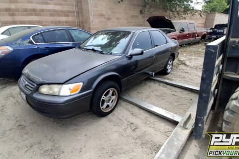 Photo of 2000 Toyota Camry