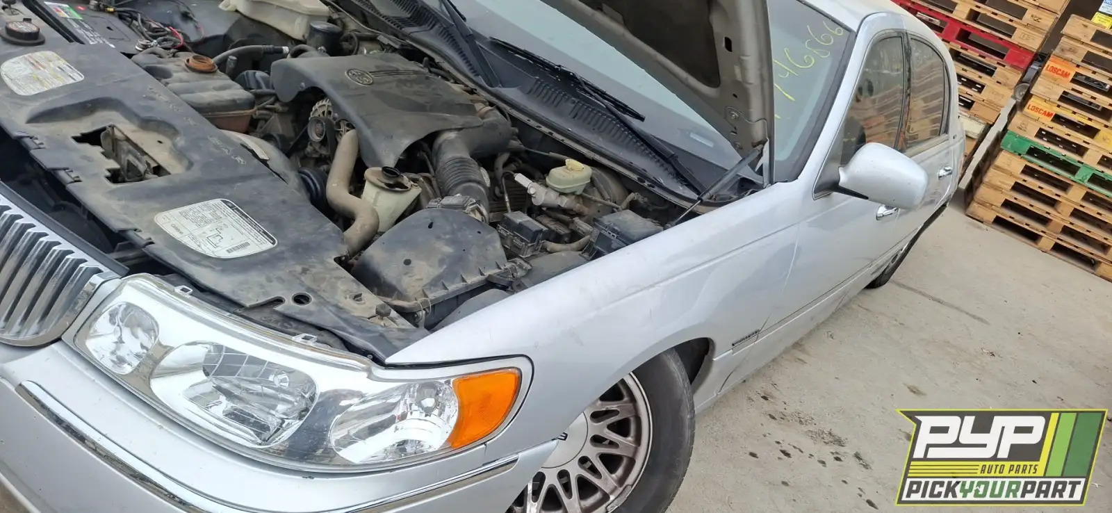 Photo of 1999 Lincoln Town Car