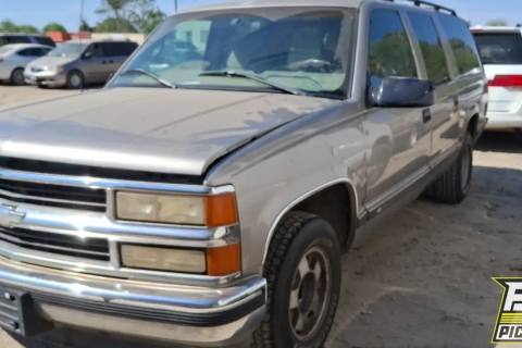 Photo of 1999 Chevrolet C1500 Suburban