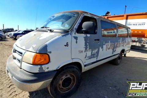 Photo of 2000 Dodge Ram 3500 Van