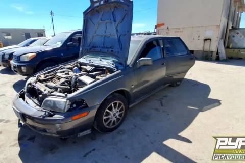 Photo of 2001 Volvo V40