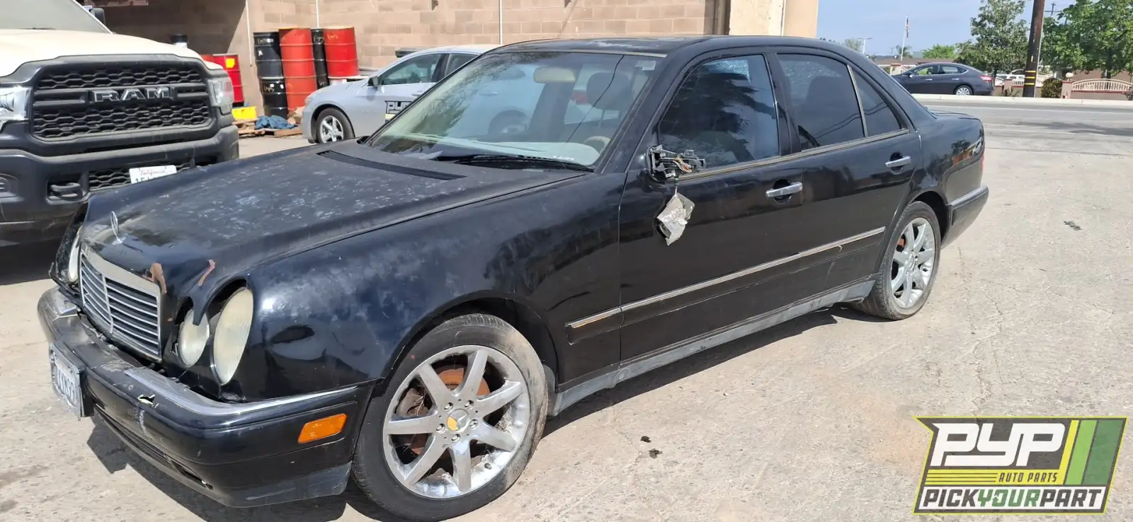 Photo of 1999 Mercedes-Benz E320