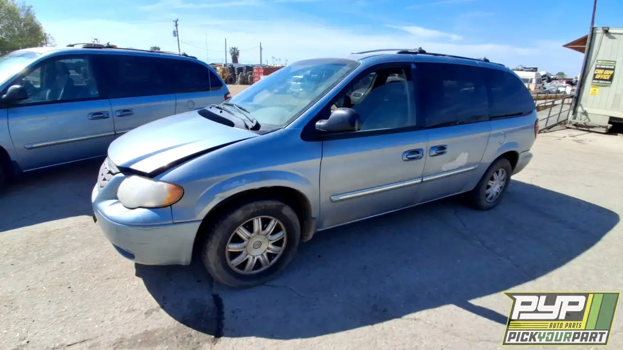 Photo of 2005 Chrysler Town & Country