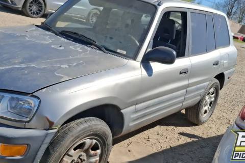 Photo of 1999 Toyota Rav4