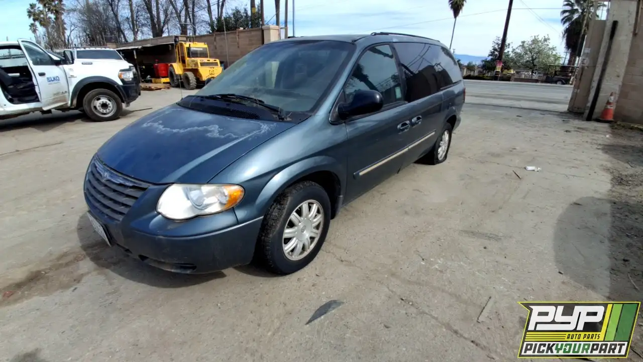 Photo of 2005 Chrysler Town & Country
