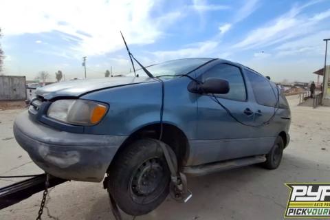 Photo of 2000 Toyota Sienna