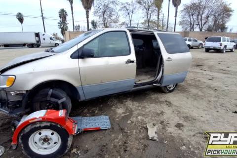 Photo of 2001 Toyota Sienna