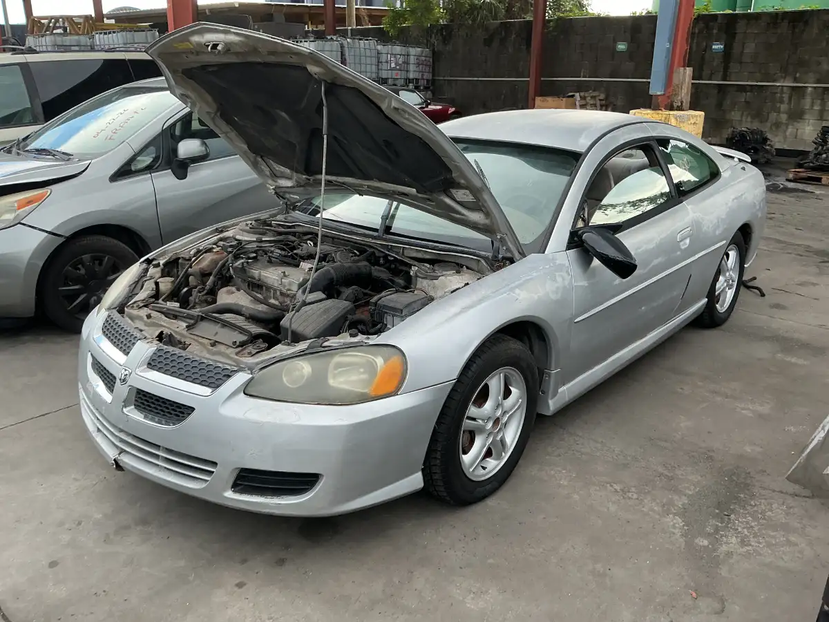 Photo of 2005 Dodge Stratus