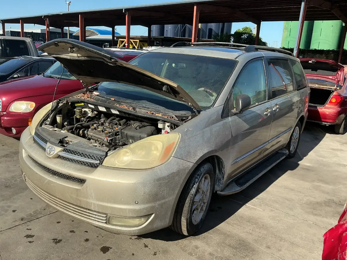 Photo of 2005 Toyota Sienna