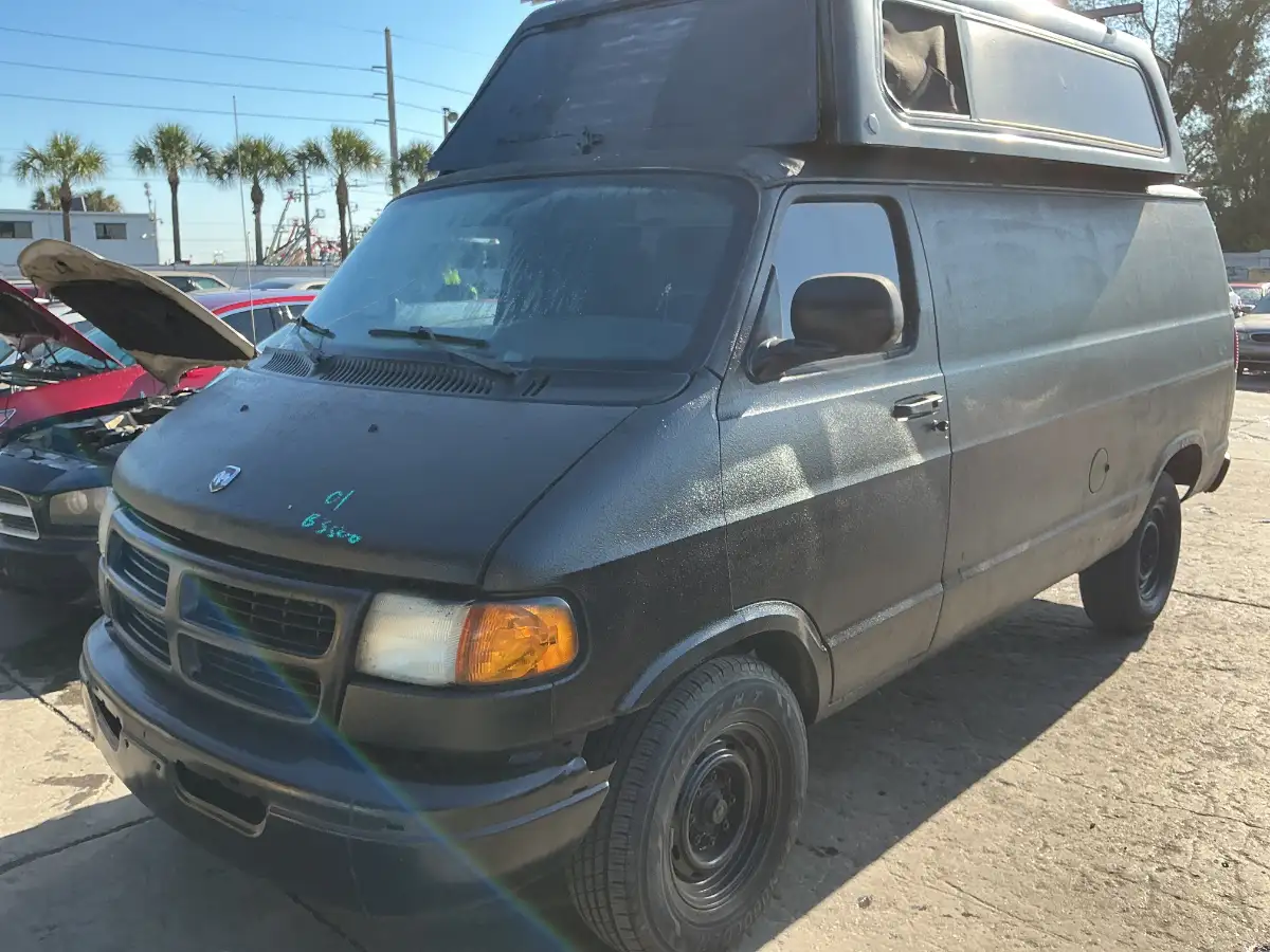 Photo of 2001 Dodge Ram Van